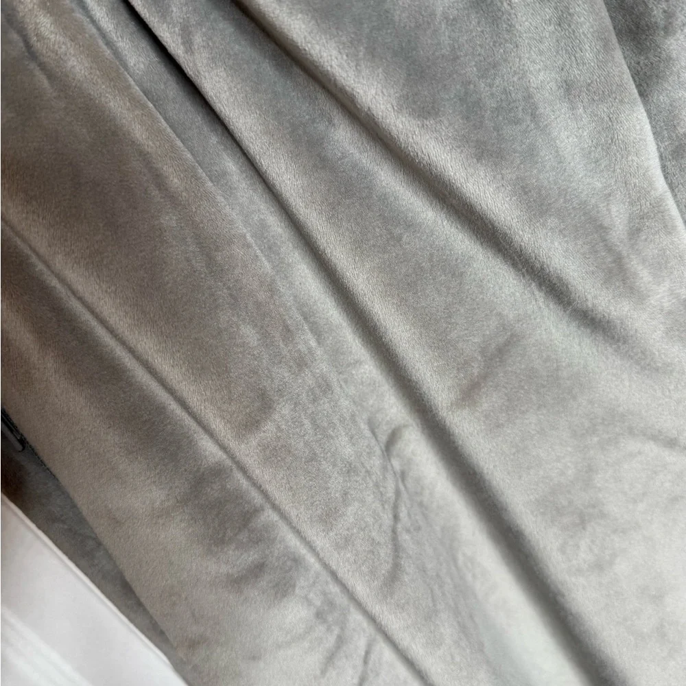 SKIMS Gray Velvet Pajama Set - Picture 8 of 8